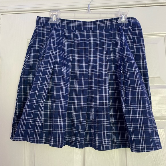 Blue mid length pleated skirt - Picture 2 of 2